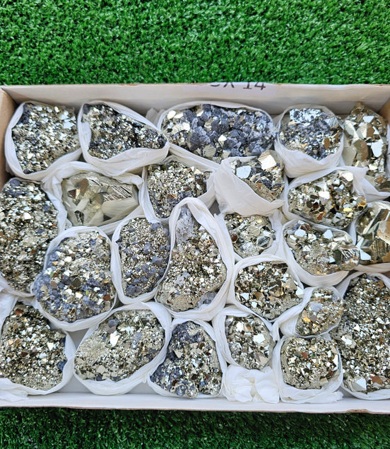 Box 24 pcs pyrite Octahedral