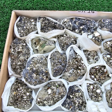 Box 24 pcs pyrite Octahedral