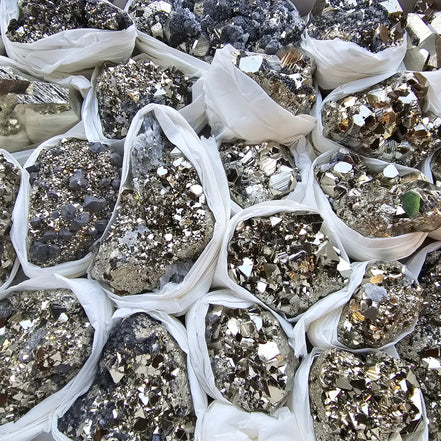Box 24 pcs pyrite Octahedral