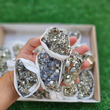 Box 24 pcs pyrite Octahedral