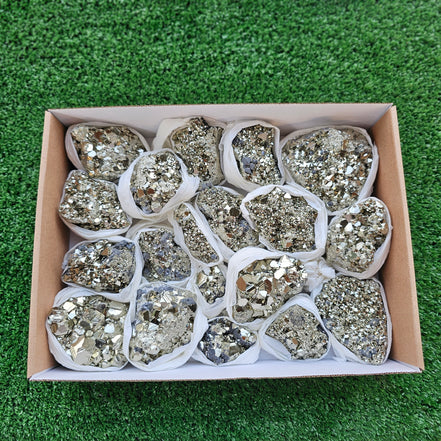 Box 19 pcs pyrite Octahedral