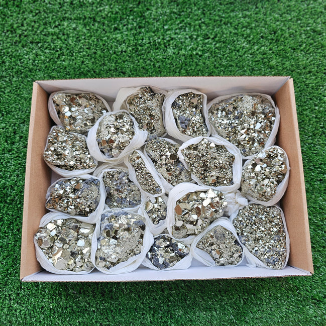 Box 19 pcs pyrite Octahedral