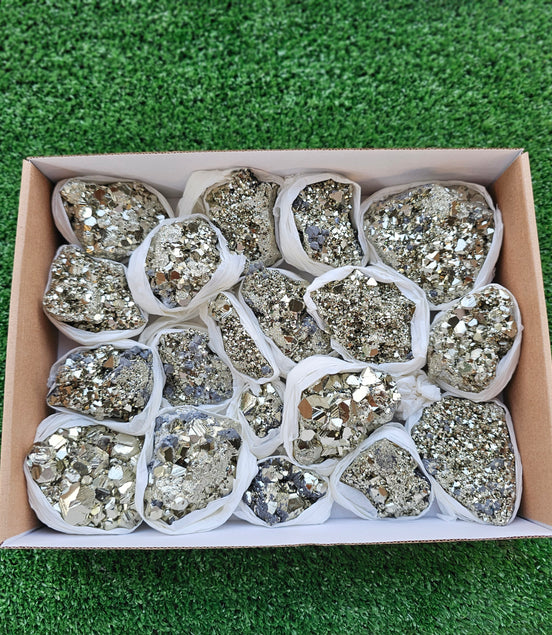 Box 19 pcs pyrite Octahedral