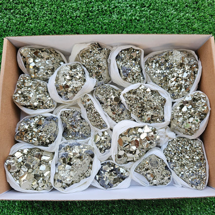 Box 19 pcs pyrite Octahedral