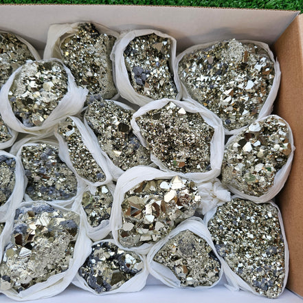 Box 19 pcs pyrite Octahedral