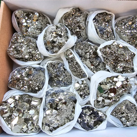 Box 19 pcs pyrite Octahedral