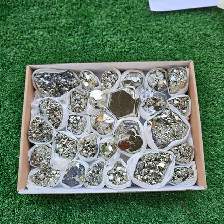 Box 28 pcs pyrite Octahedral