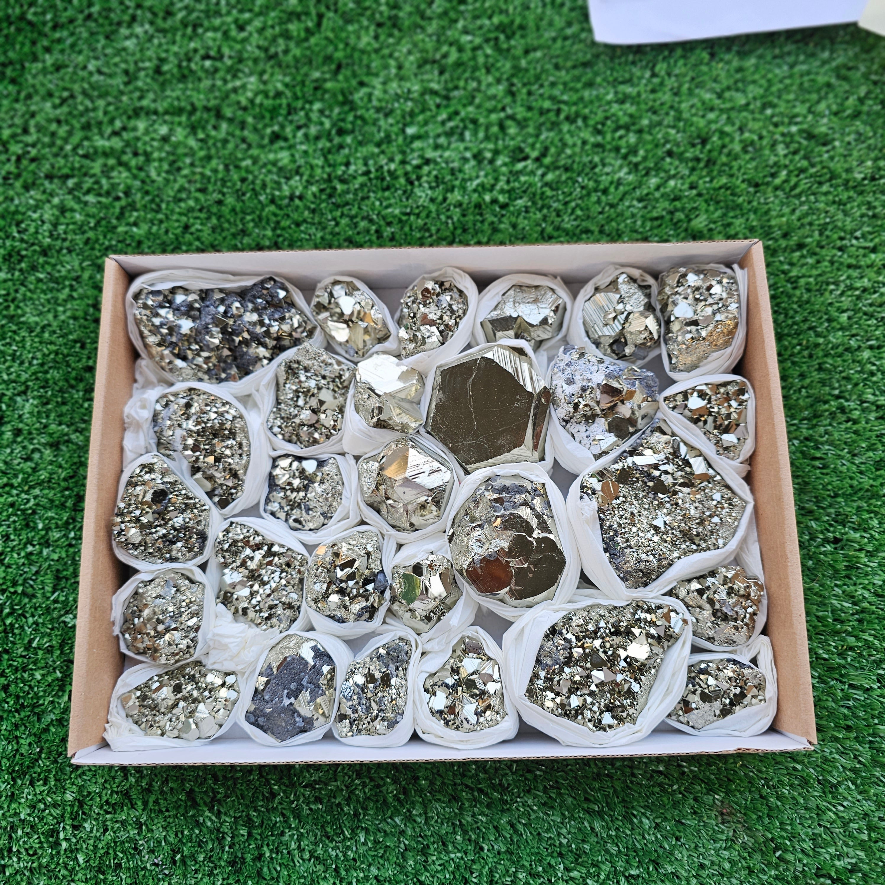 Box 28 pcs pyrite Octahedral