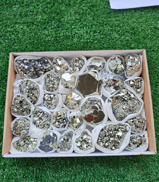 Box 28 pcs pyrite Octahedral