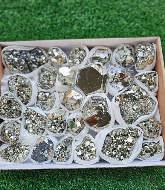 Box 28 pcs pyrite Octahedral