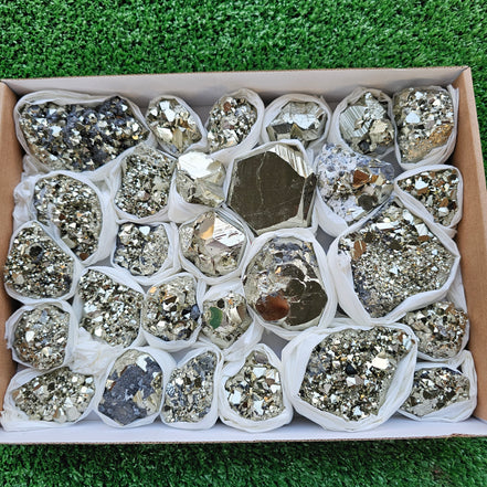 Box 28 pcs pyrite Octahedral