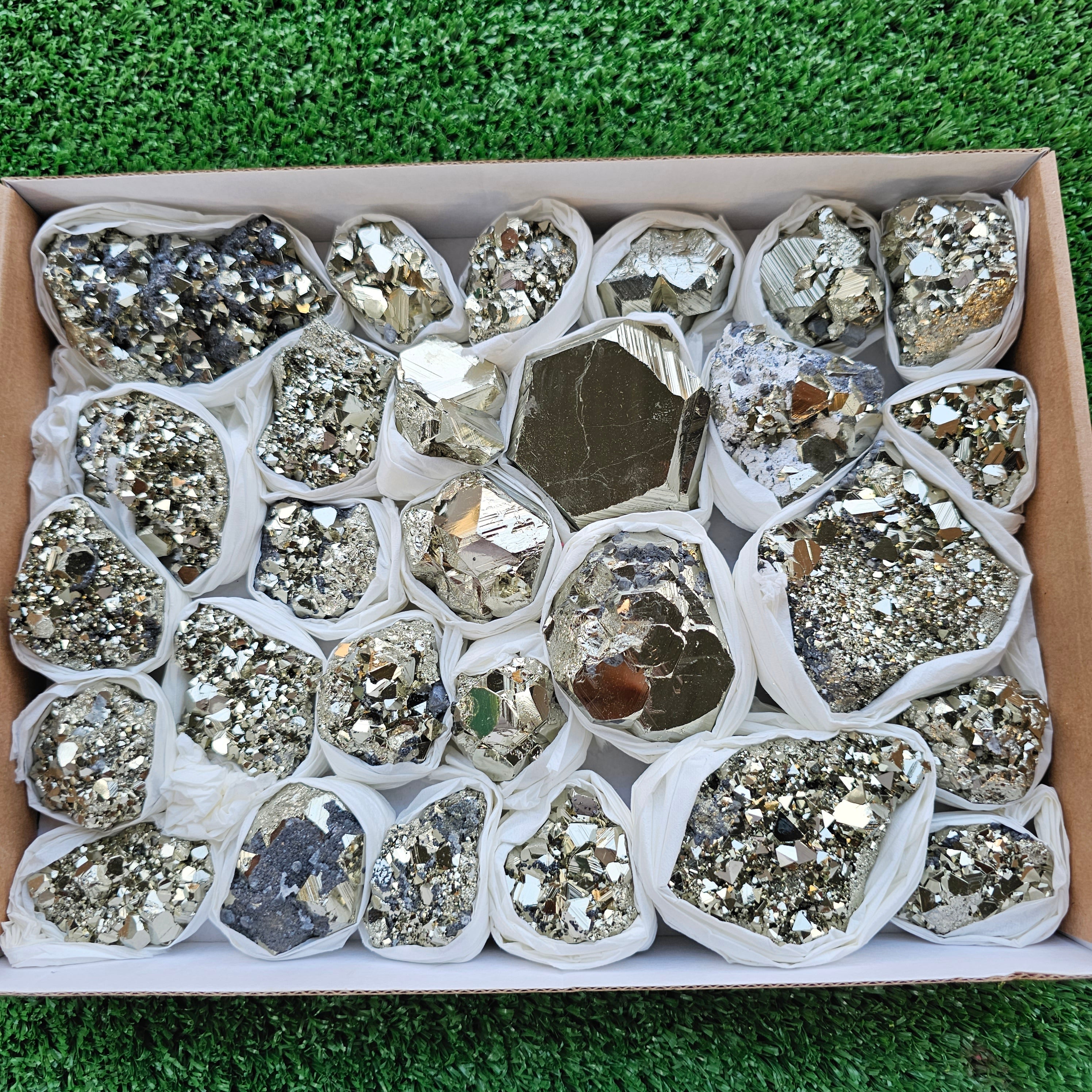 Box 28 pcs pyrite Octahedral