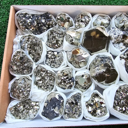 Box 28 pcs pyrite Octahedral