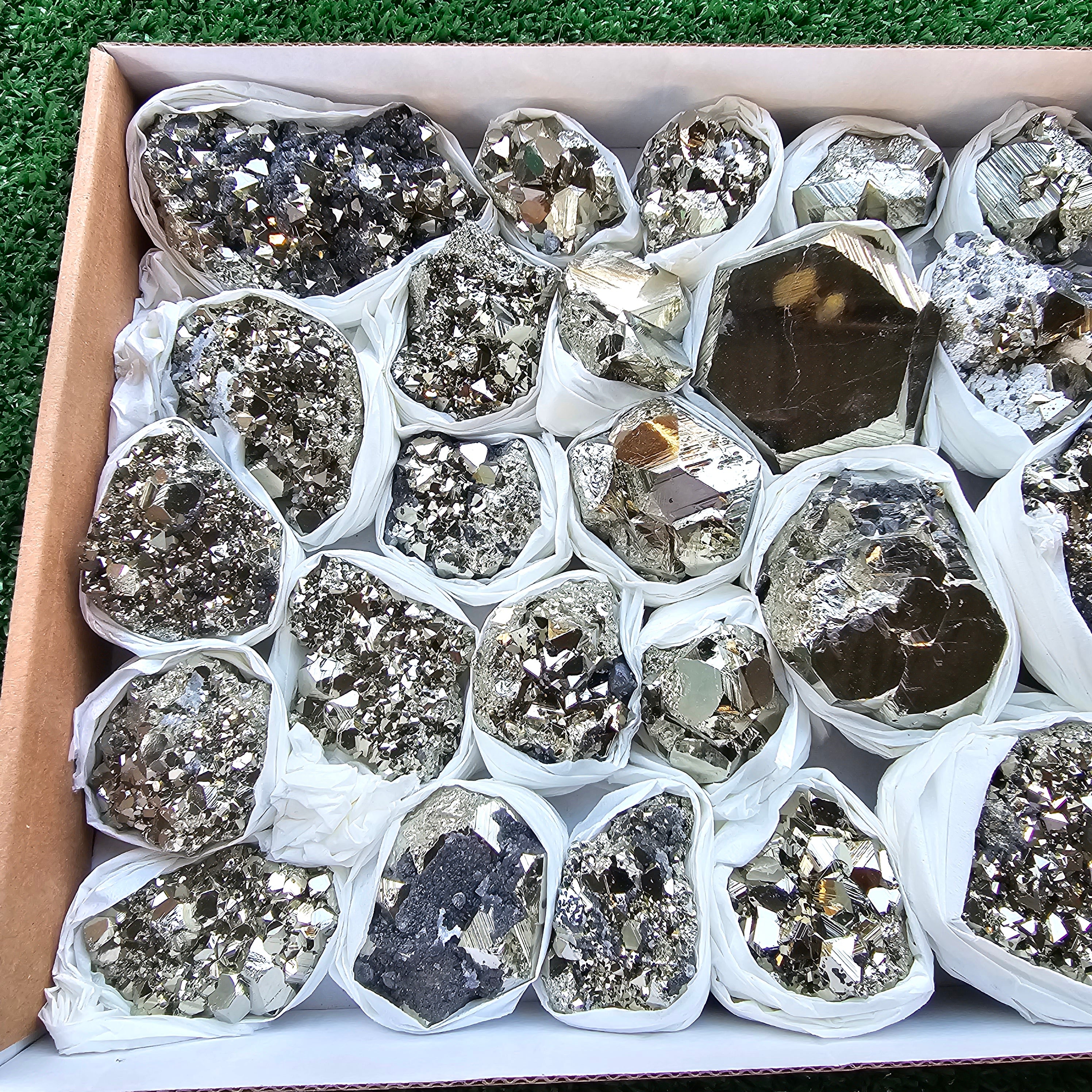 Box 28 pcs pyrite Octahedral