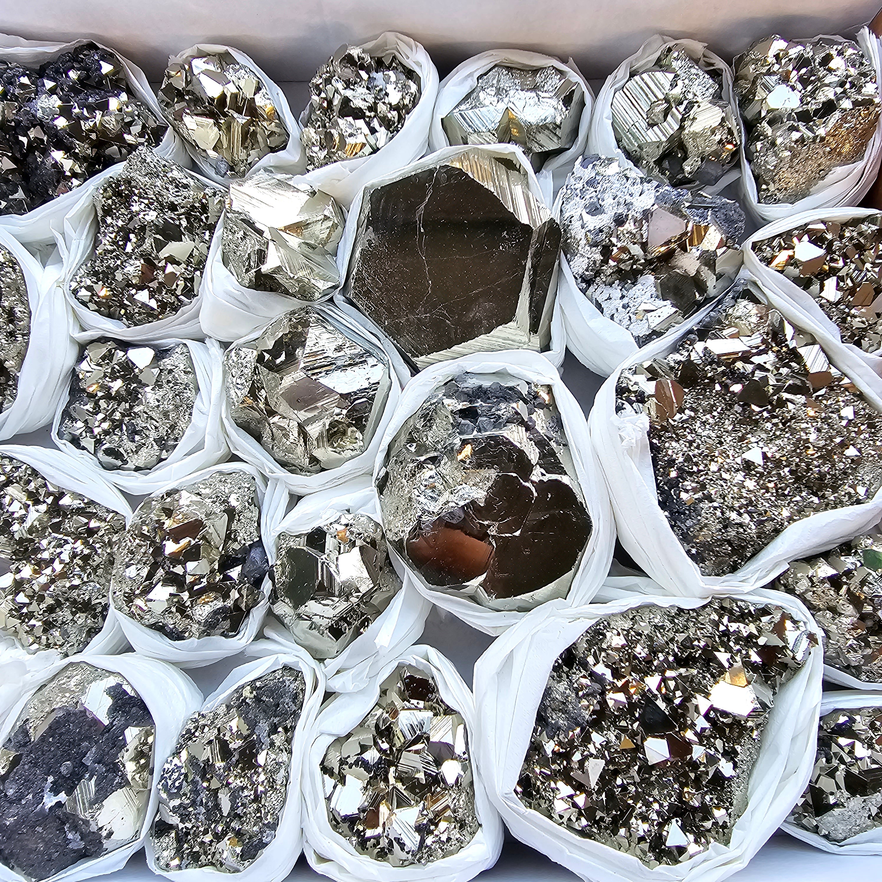 Box 28 pcs pyrite Octahedral