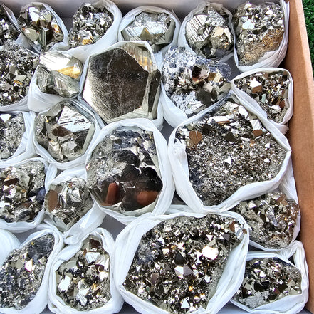 Box 28 pcs pyrite Octahedral