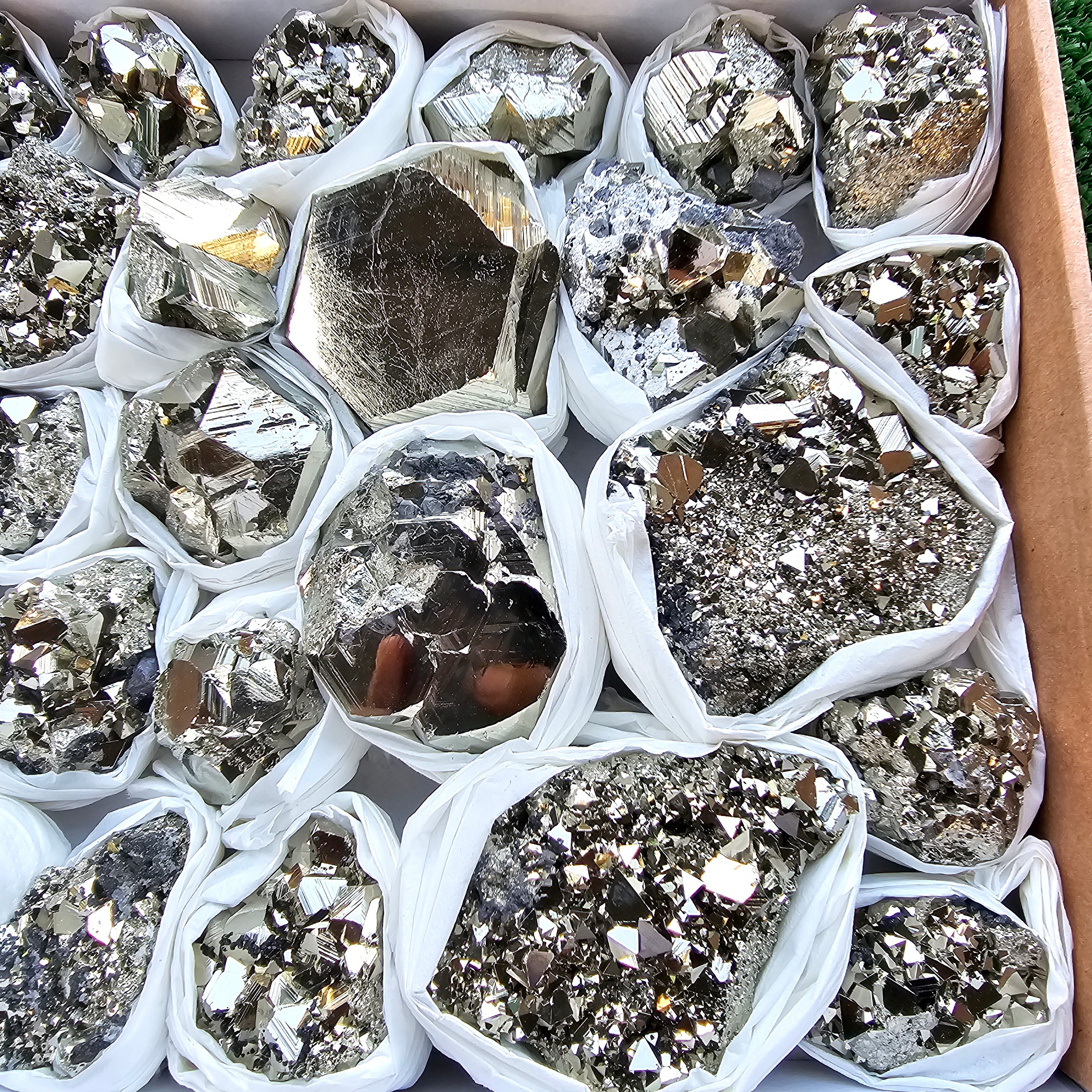 Box 28 pcs pyrite Octahedral