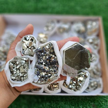 Box 28 pcs pyrite Octahedral