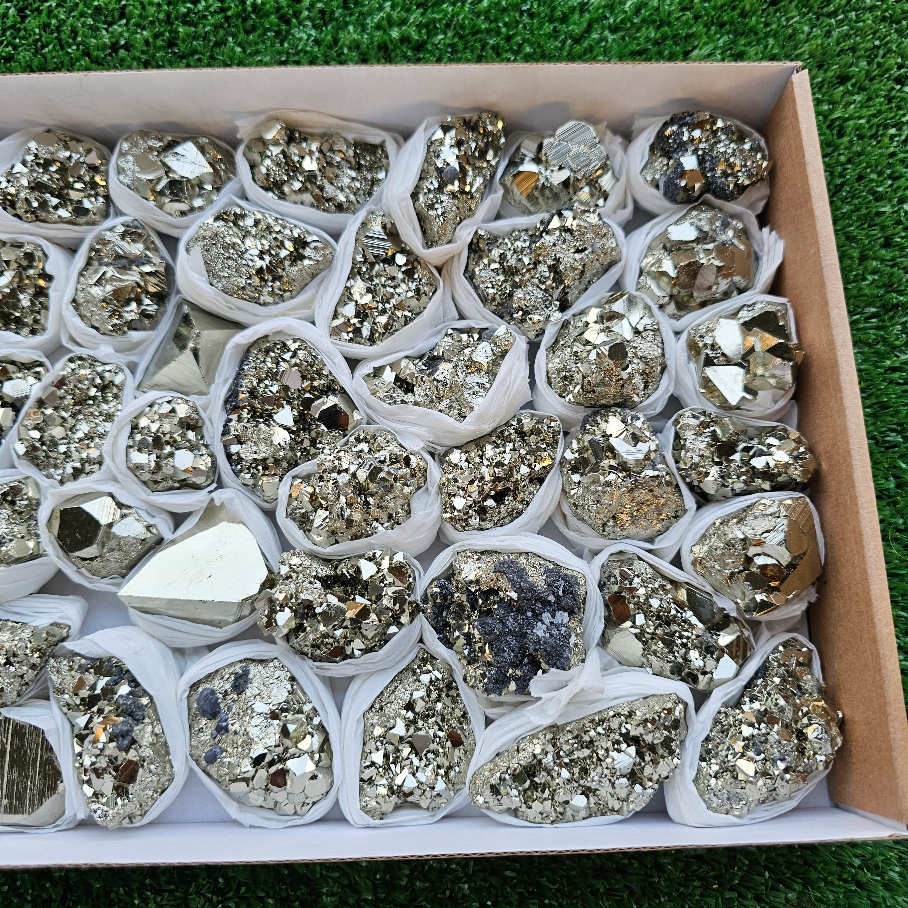 Box 43 pcs pyrite Octahedral