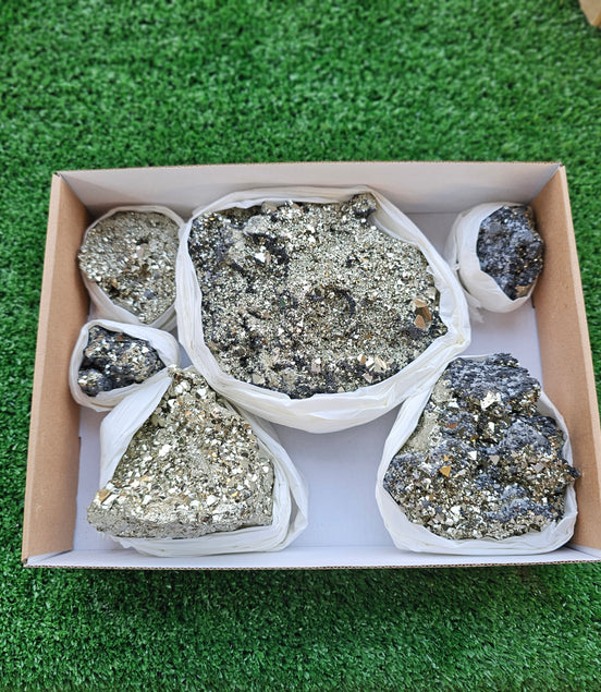 Box 6 pcs big pyrite Octahedral