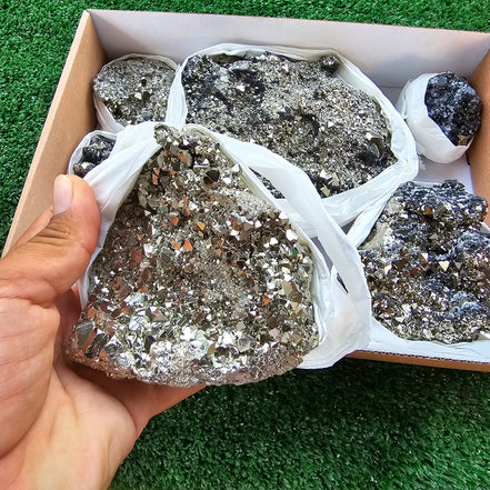 Box 6 pcs big pyrite Octahedral