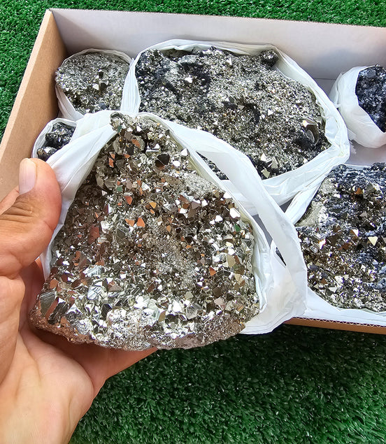 Box 6 pcs big pyrite Octahedral