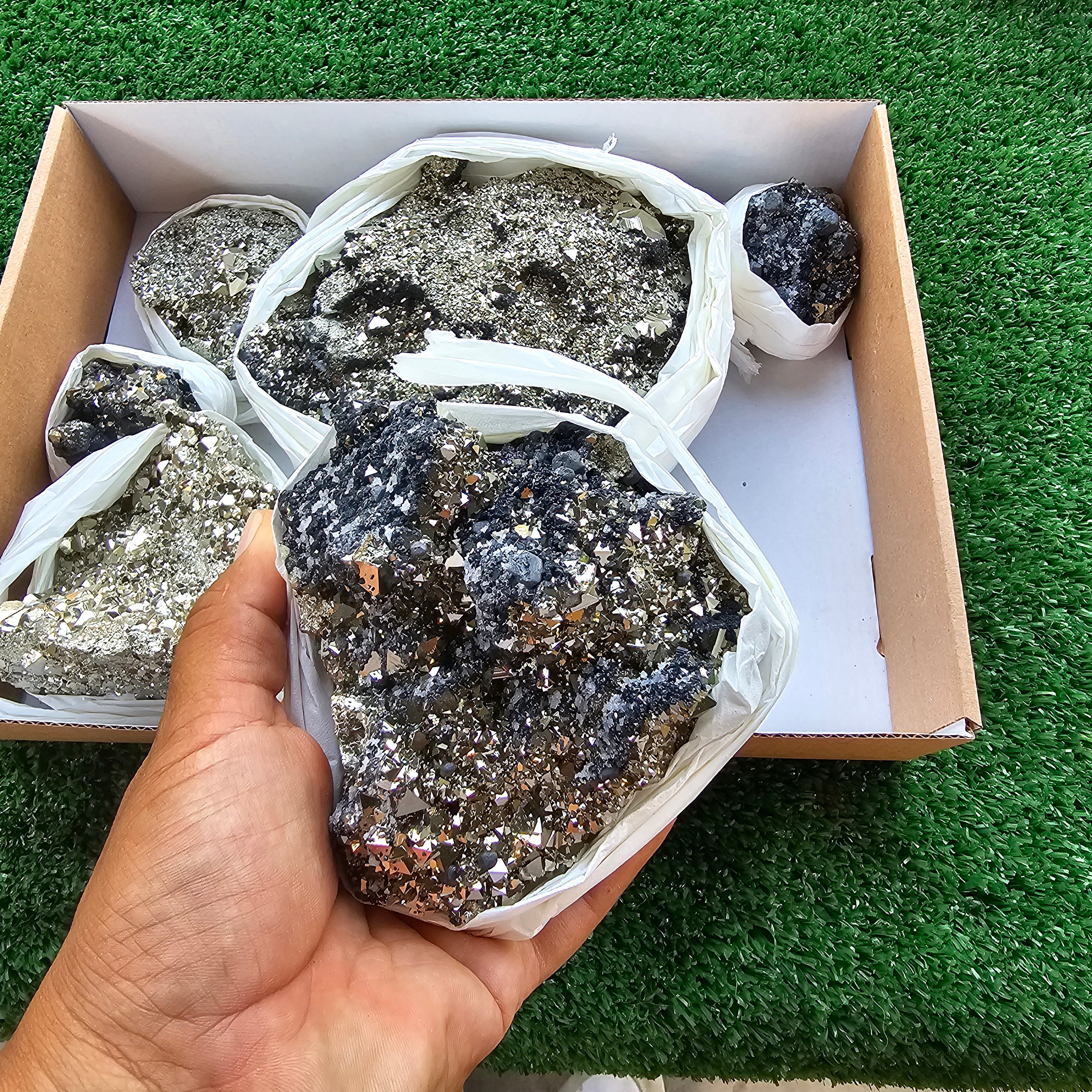 Box 6 pcs big pyrite Octahedral