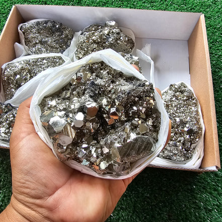 Box 9 pcs big pyrite Octahedral