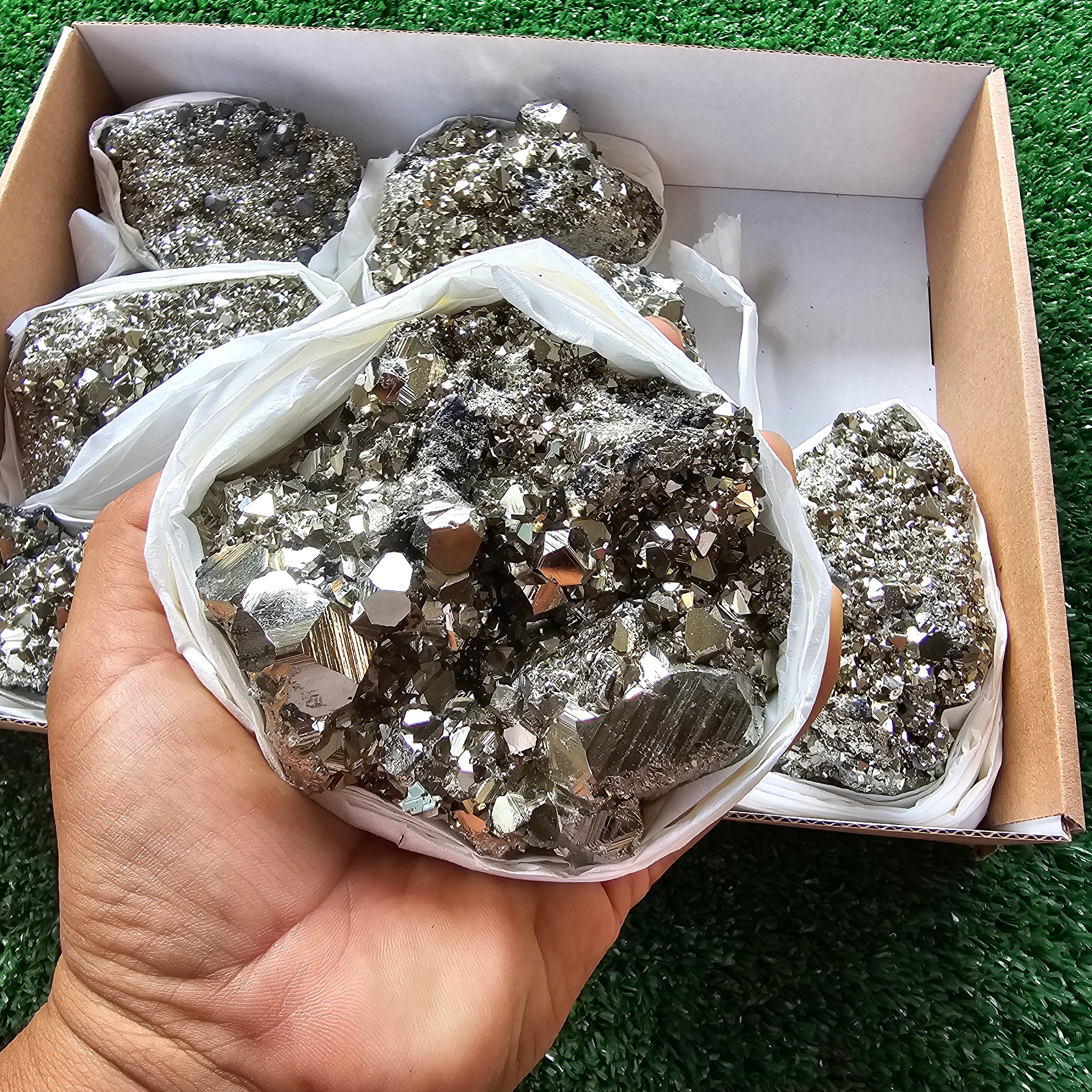 Box 9 pcs big pyrite Octahedral