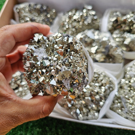 Box 9 pcs big pyrite Octahedral