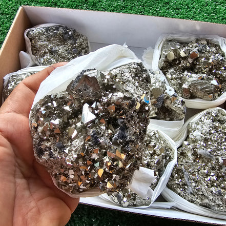 Box 9 pcs big pyrite Octahedral