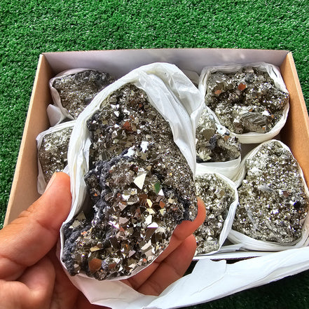 Box 9 pcs big pyrite Octahedral