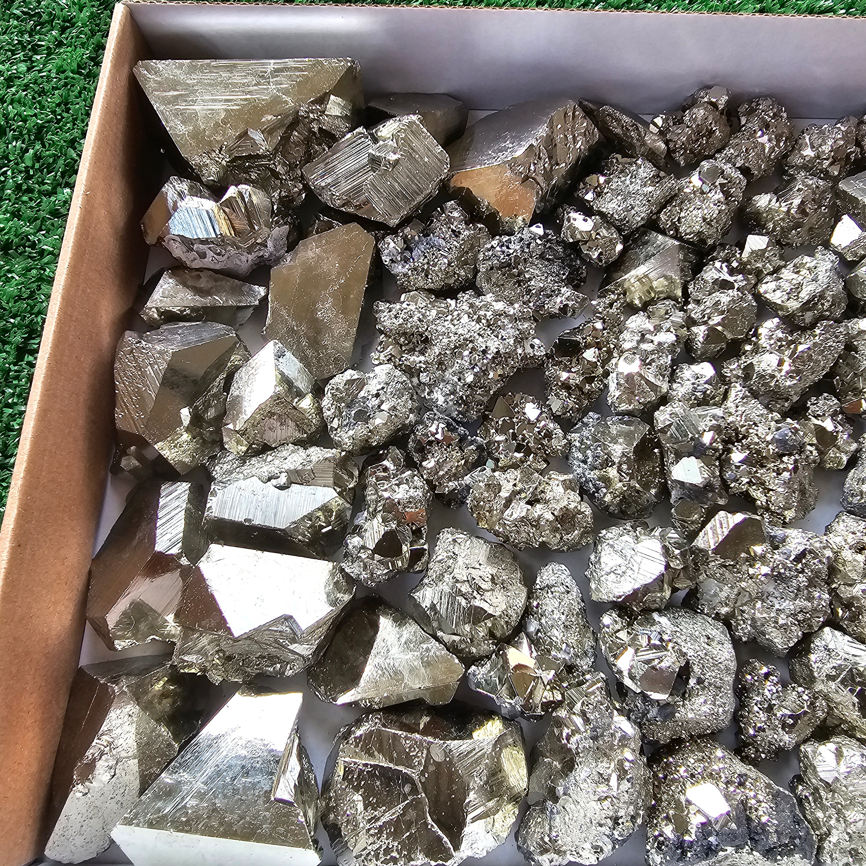 Box 96 pcs big pyrite Octahedral