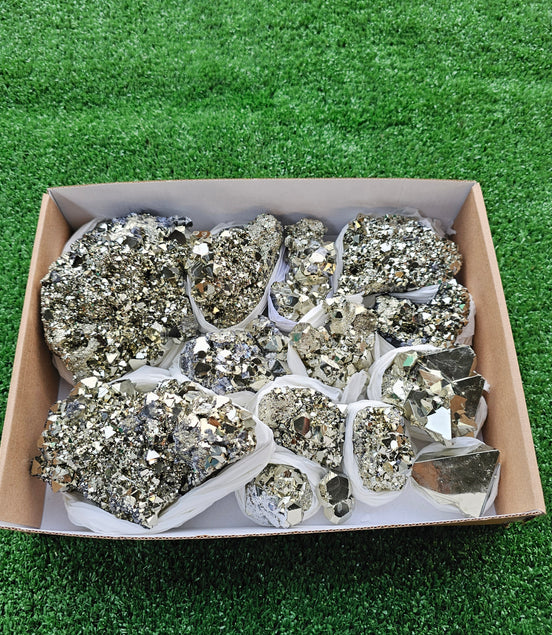 Box 14 pcs big pyrite Octahedral