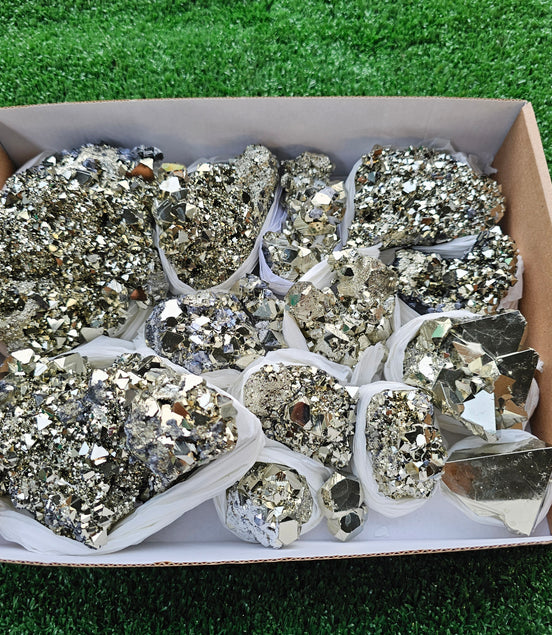 Box 14 pcs big pyrite Octahedral