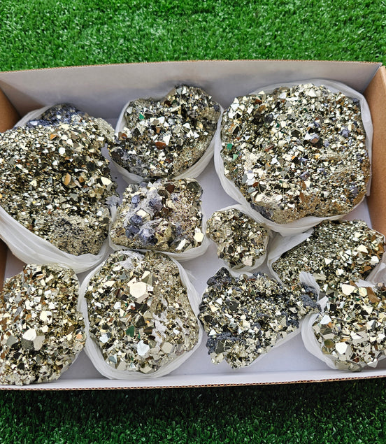Box 10 pcs big pyrite Octahedral