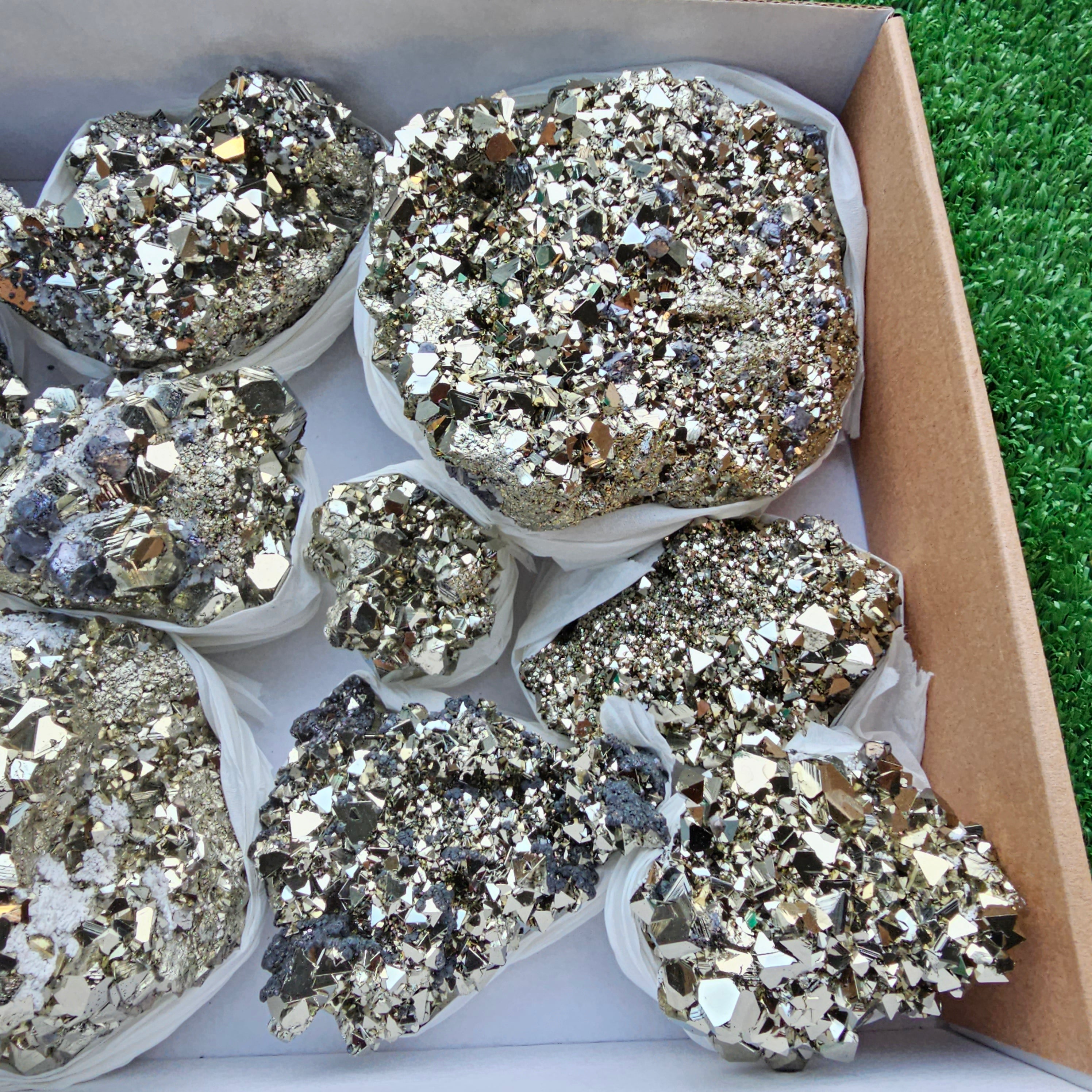 Box 10 pcs big pyrite Octahedral