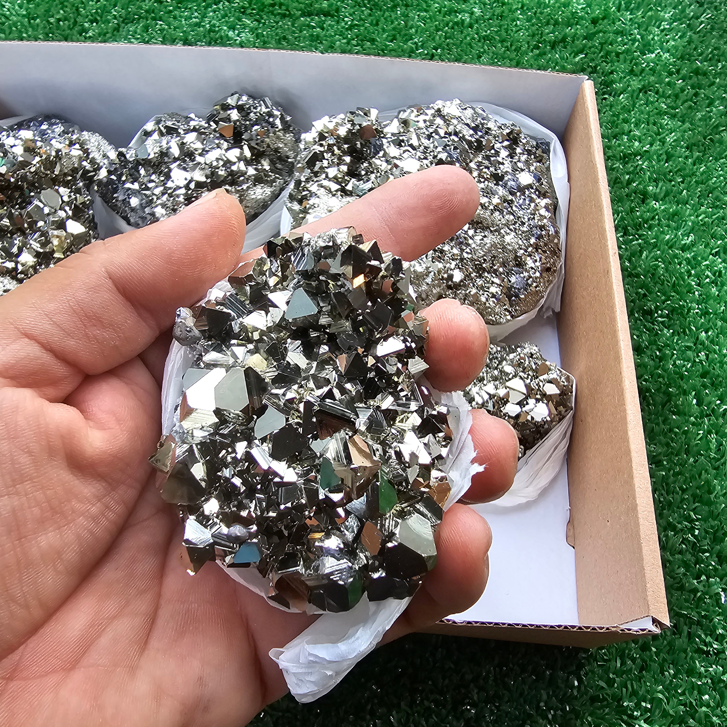 Box 10 pcs big pyrite Octahedral
