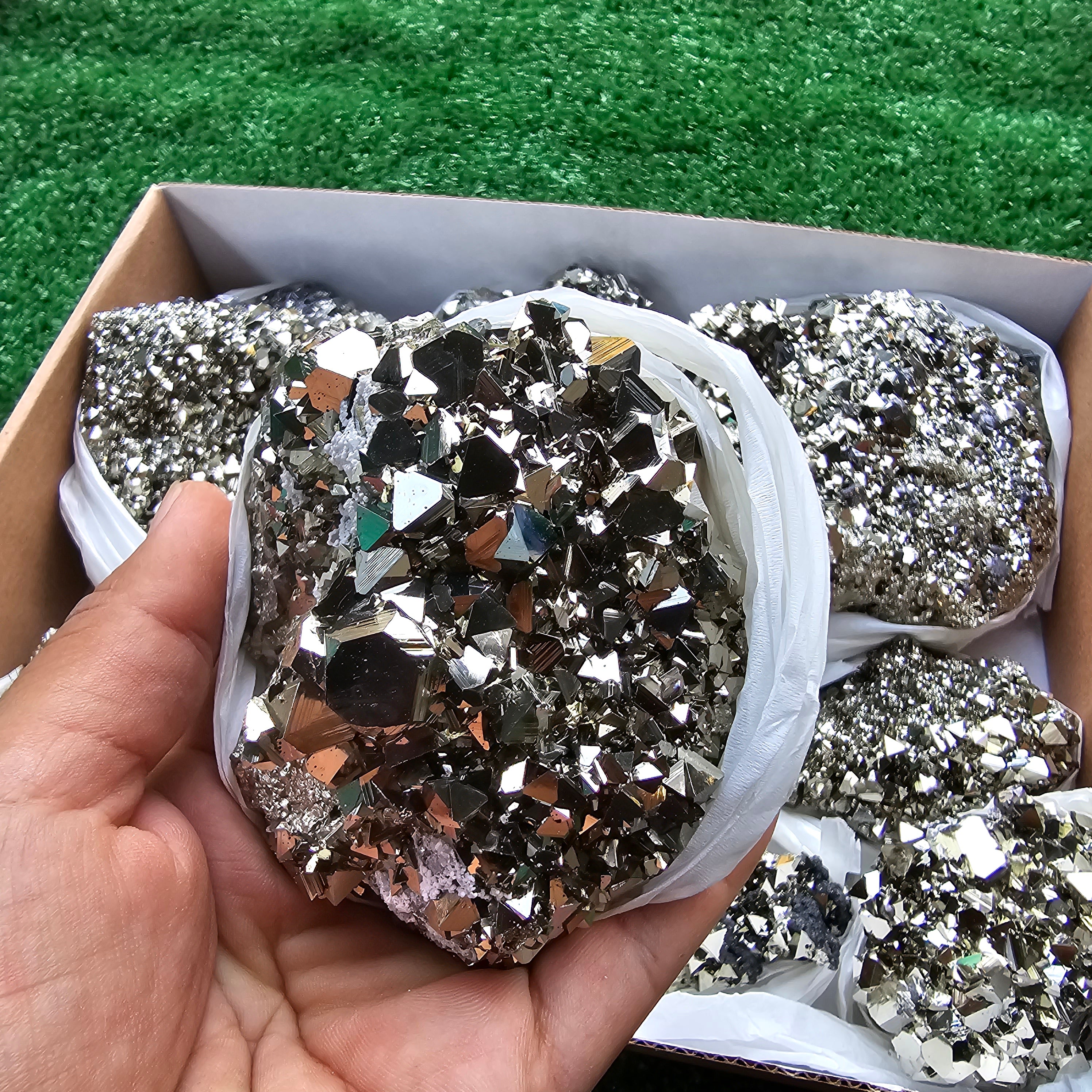 Box 10 pcs big pyrite Octahedral