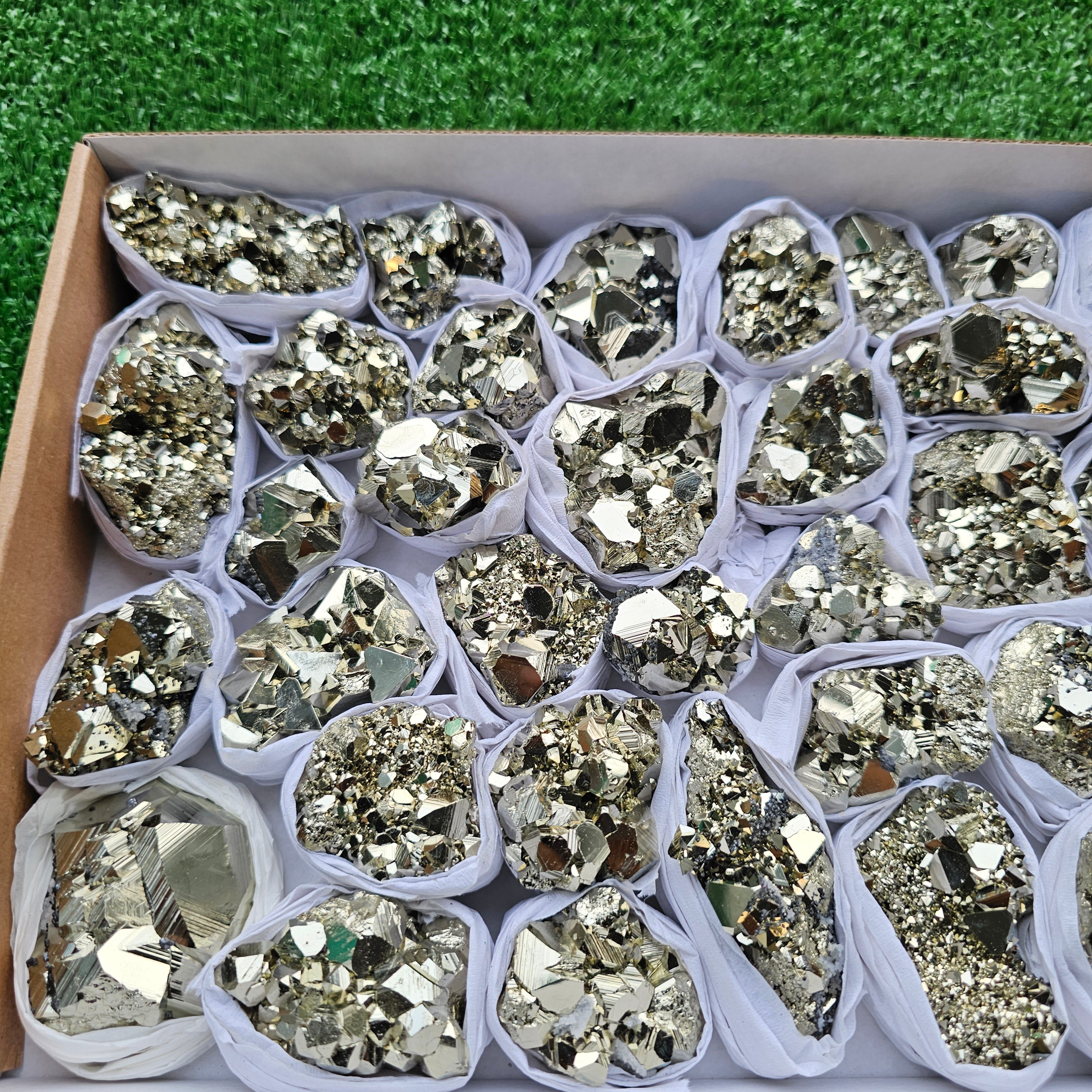 Box 32 pcs big pyrite Octahedral