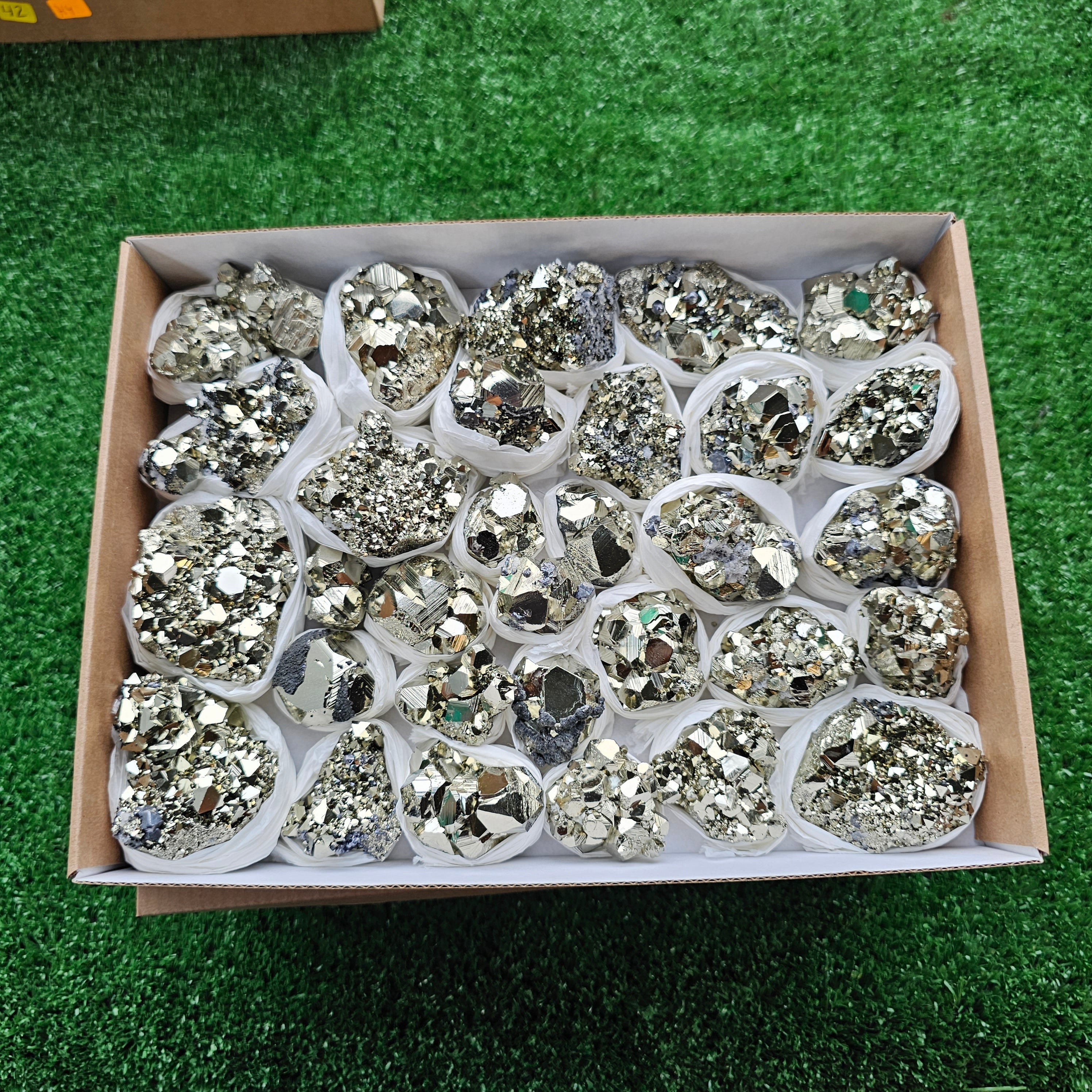 Box 31 pcs big pyrite Octahedral