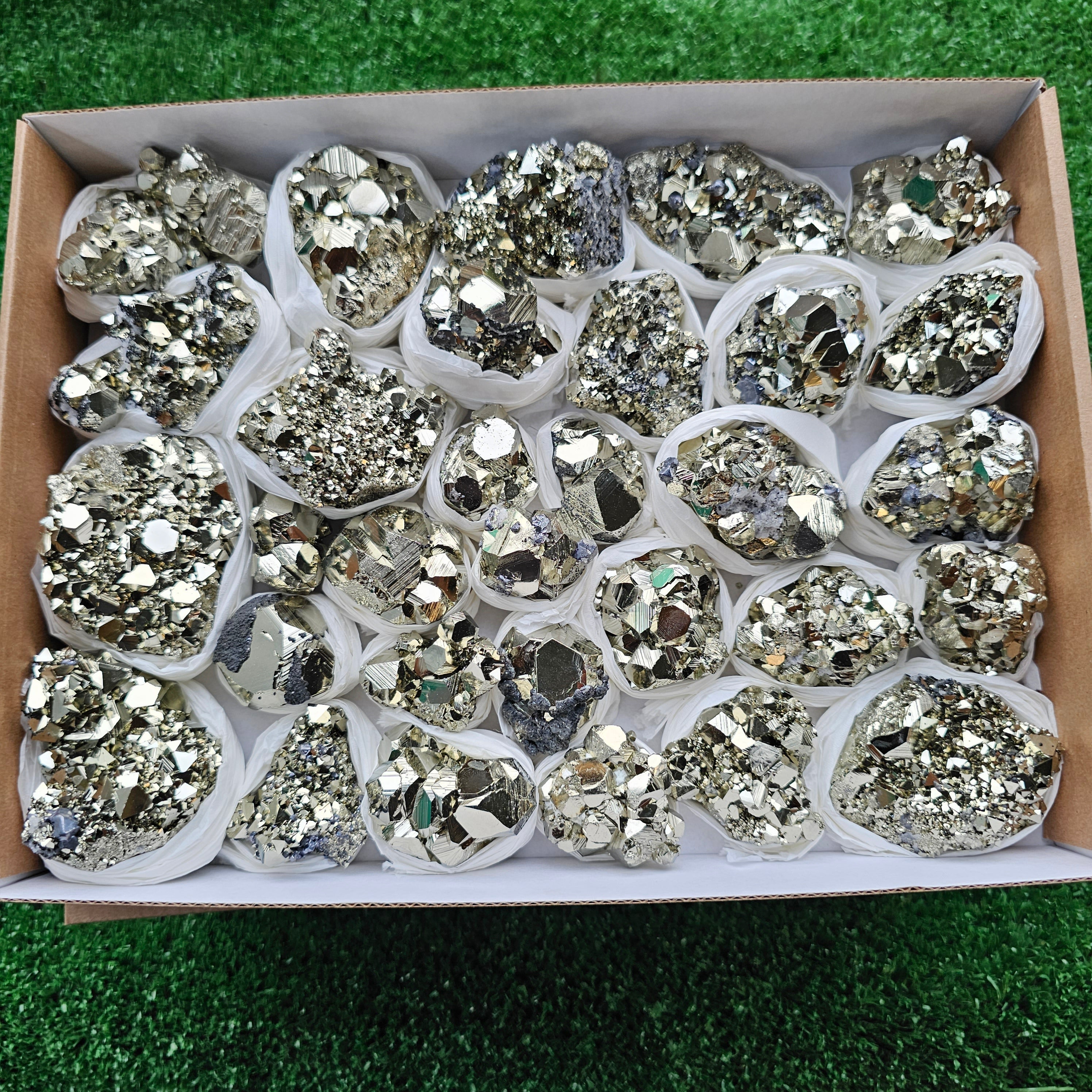 Box 31 pcs big pyrite Octahedral