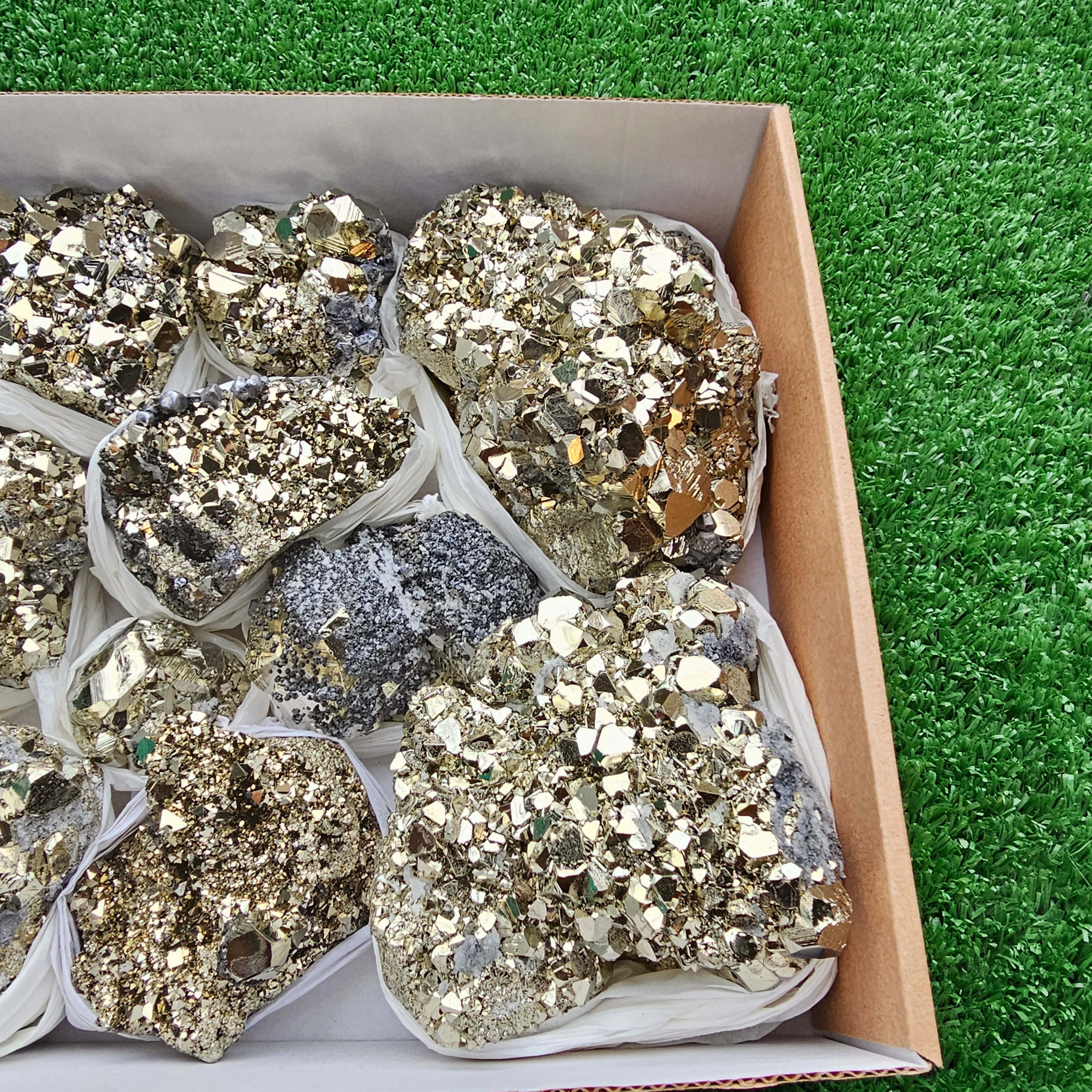 Box 12 pcs big pyrite Octahedral
