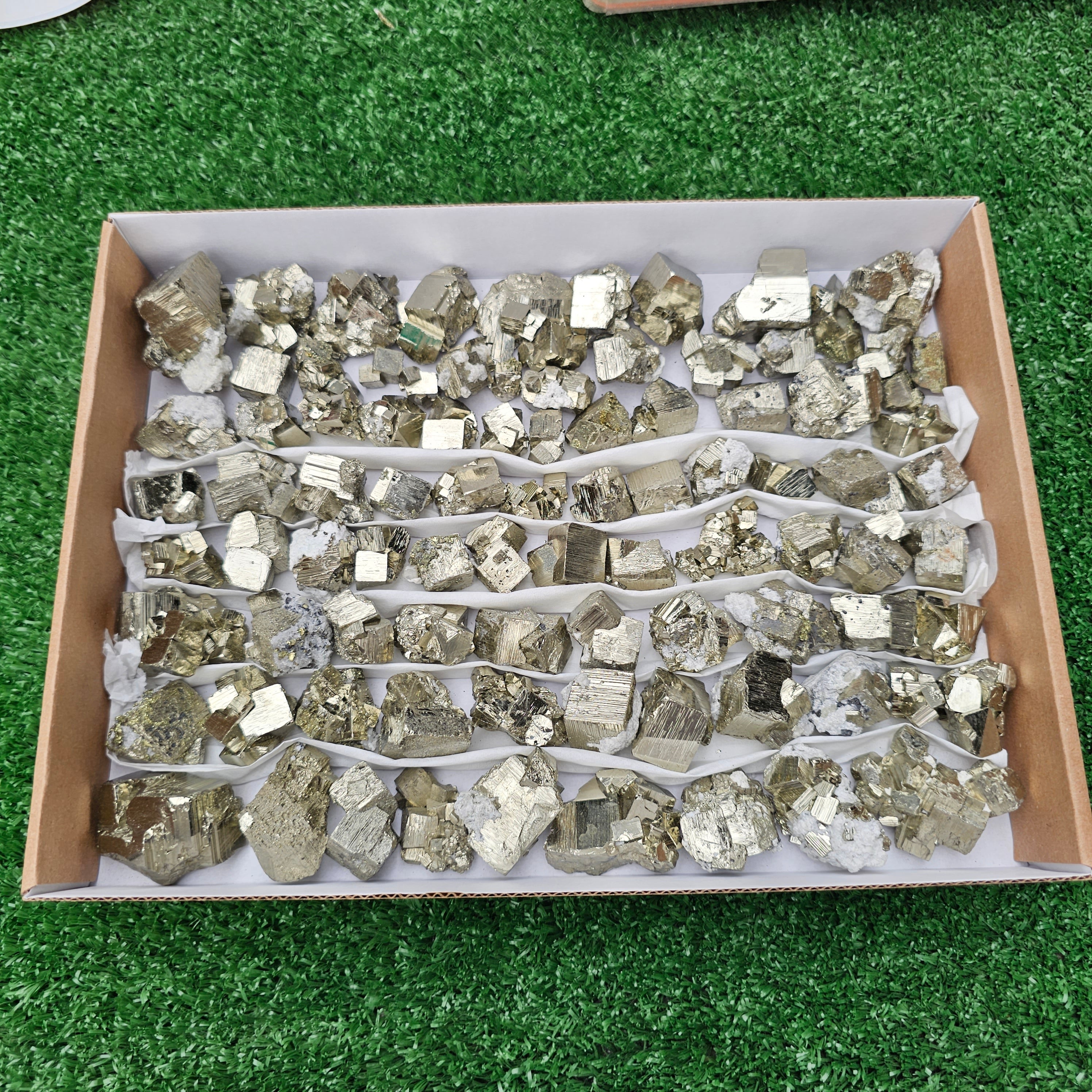 90 pc pyrite Cubic box