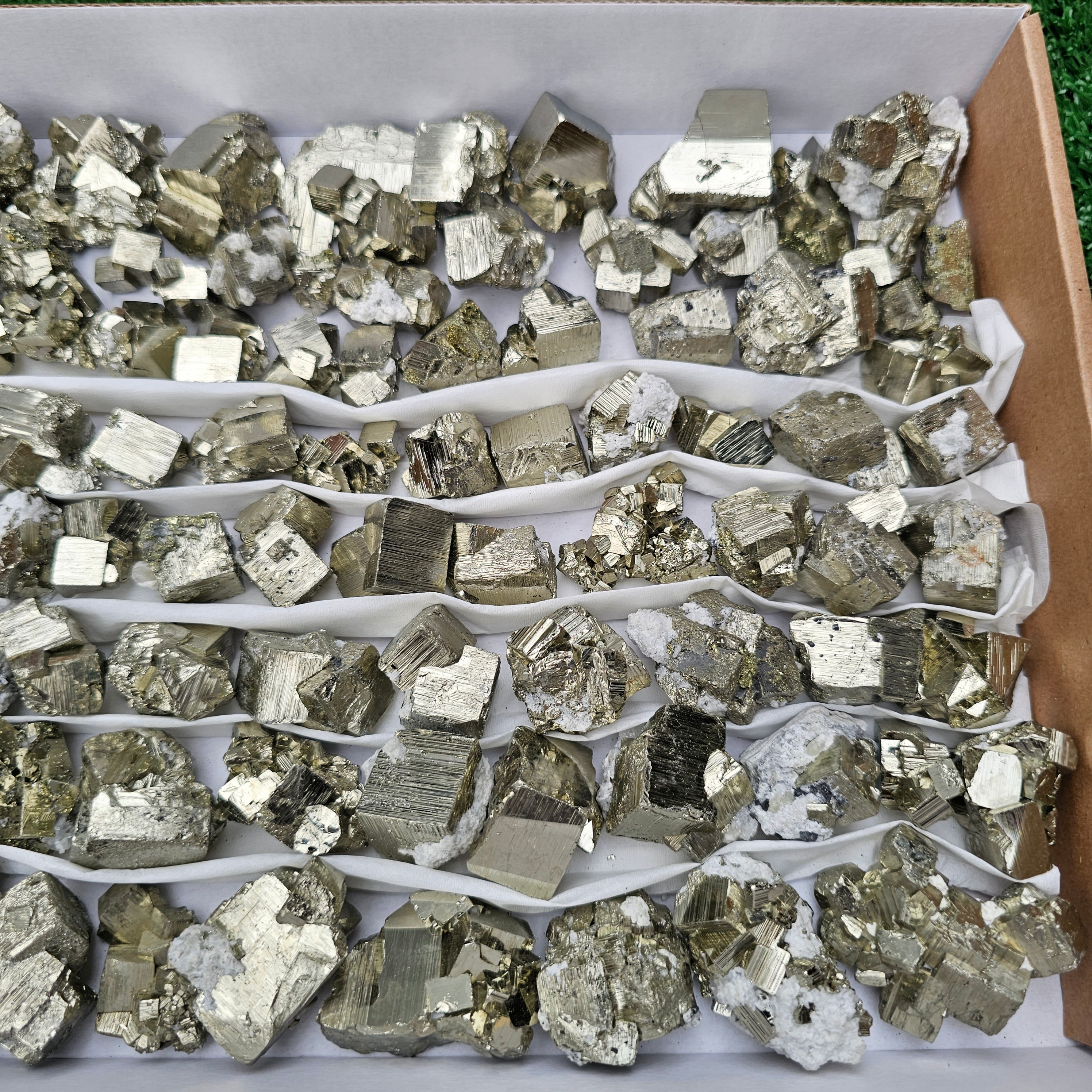 90 pc pyrite Cubic box