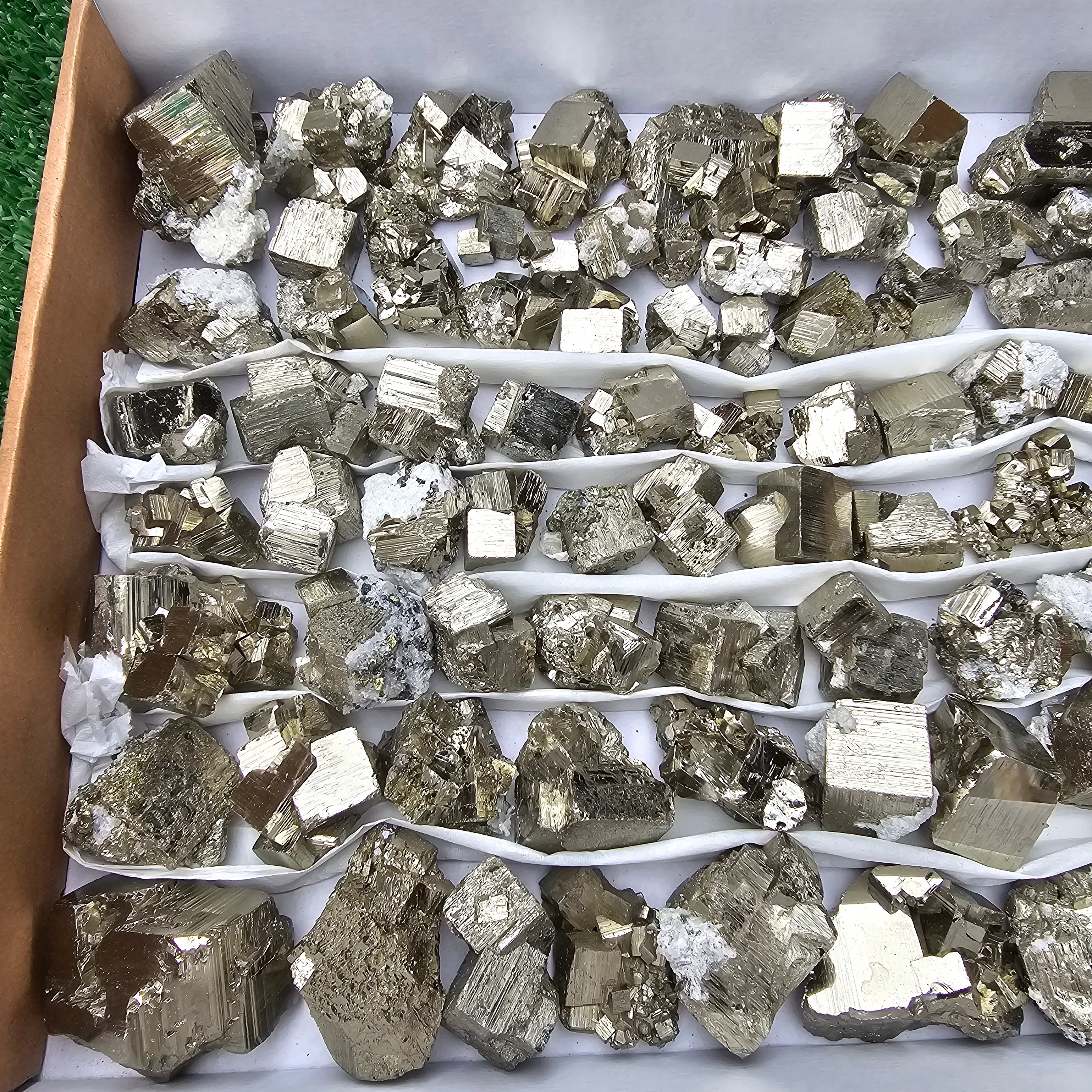 90 pc pyrite Cubic box