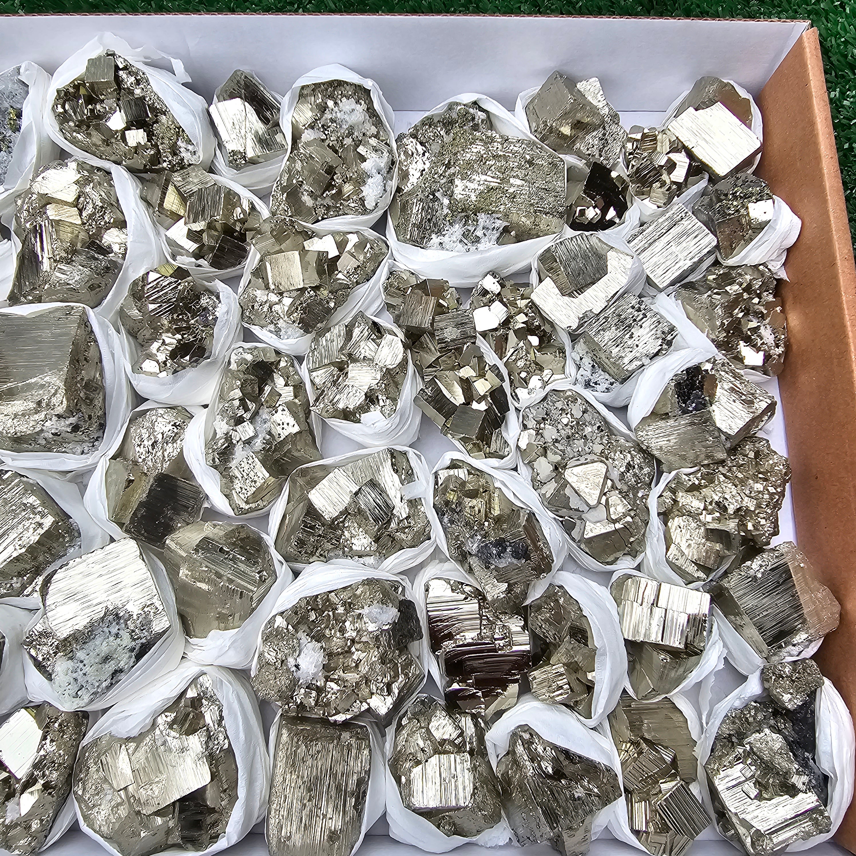 52 pc pyrite Cubic box