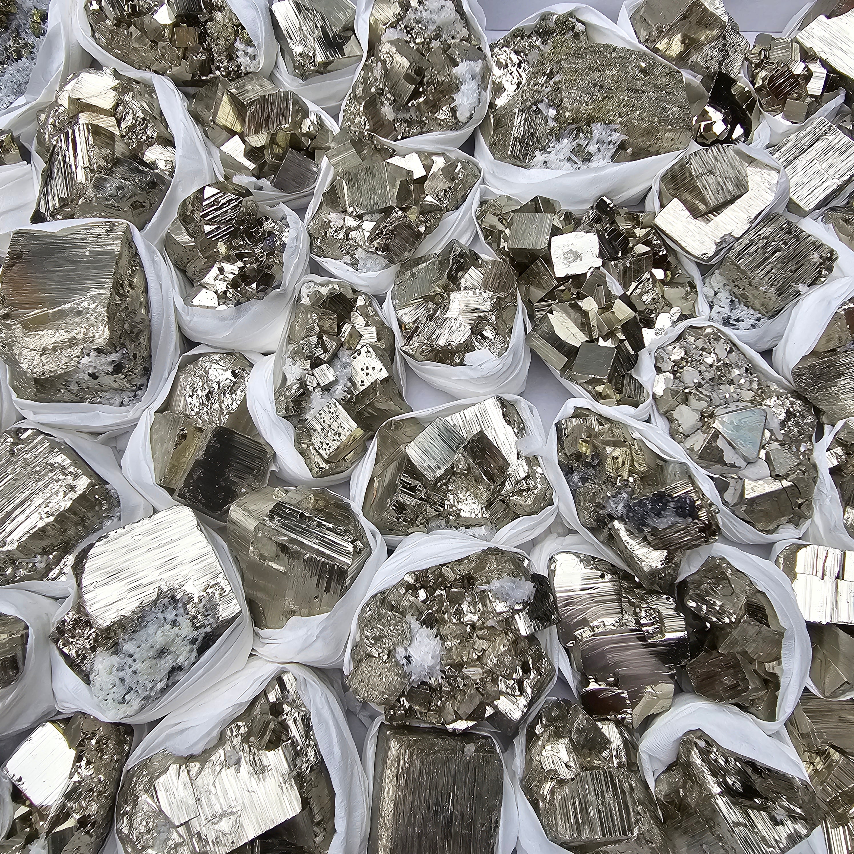 52 pc pyrite Cubic box