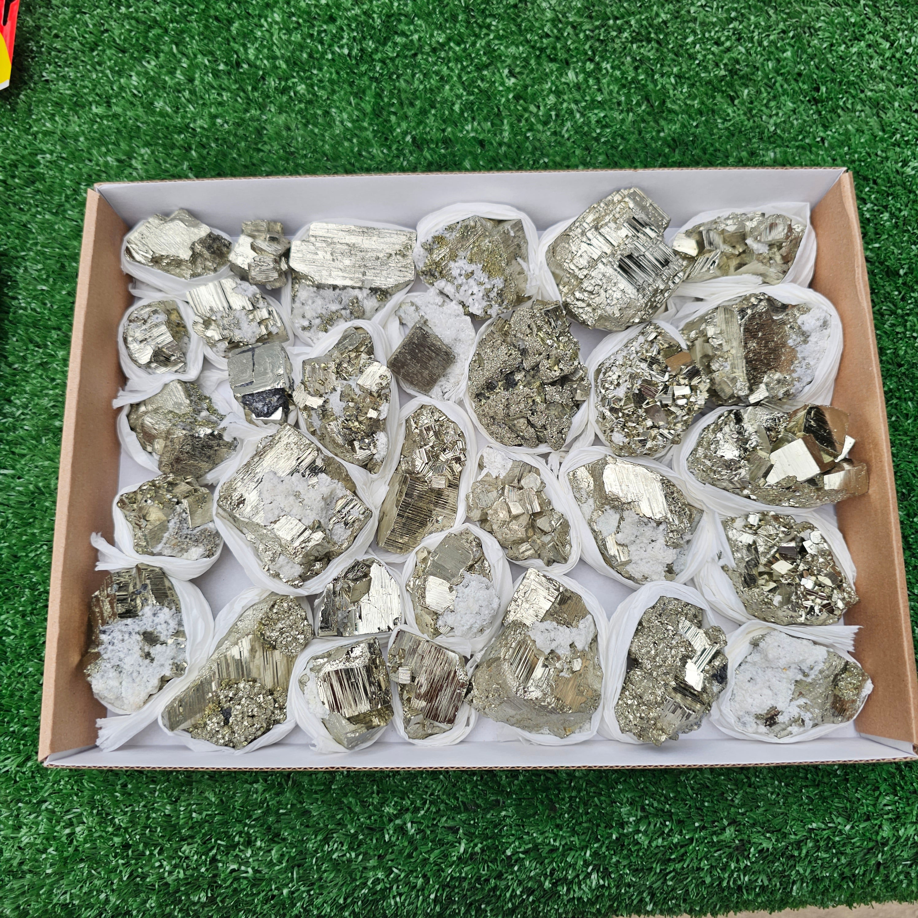 30 pc pyrite Cubic box