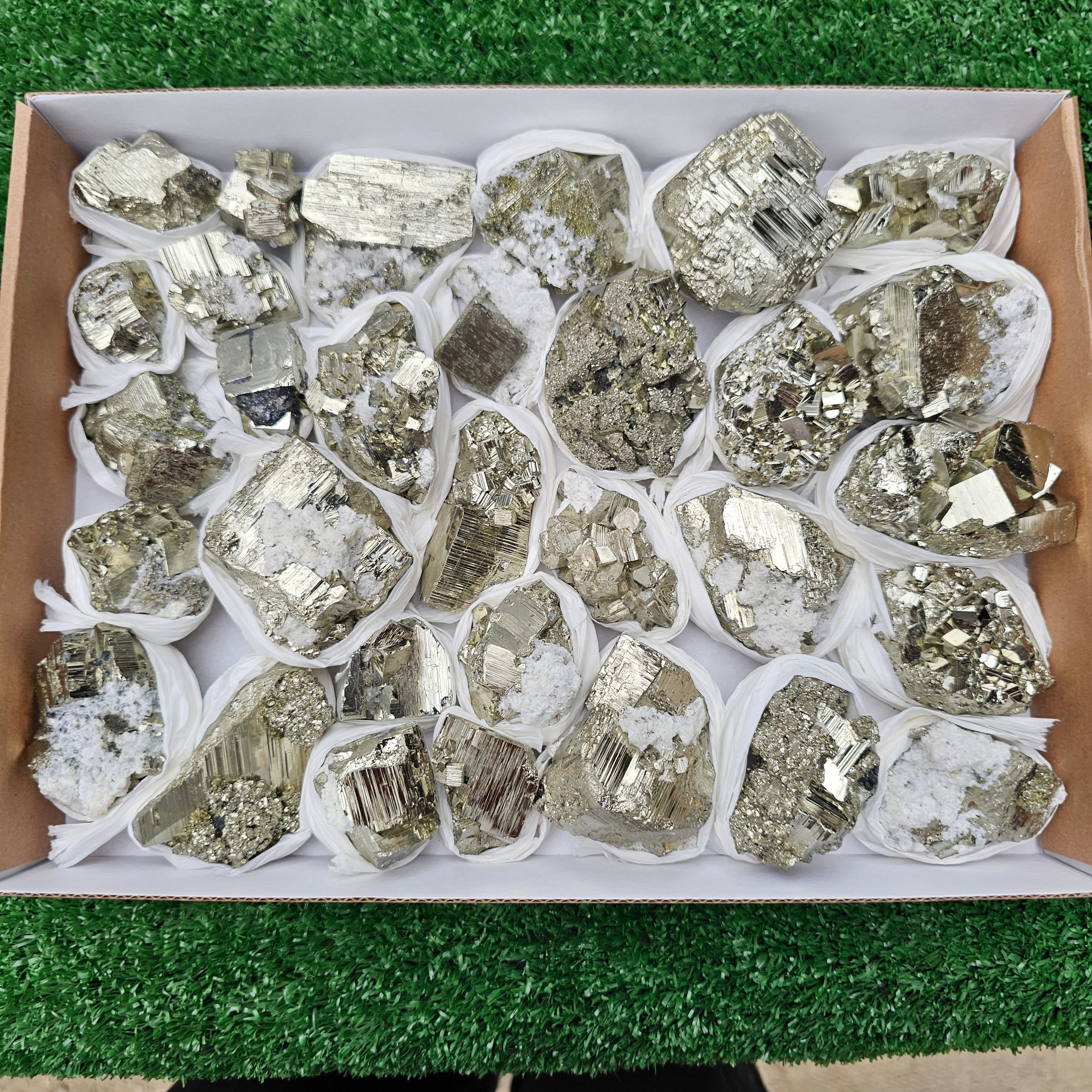 30 pc pyrite Cubic box